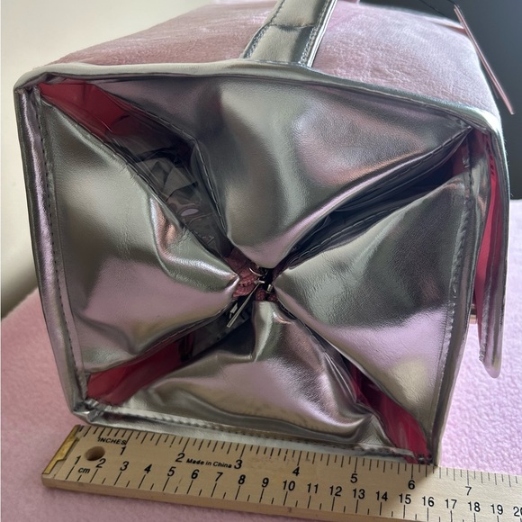 New with tags- Travel Makeup Bag - Picture 2 of 5